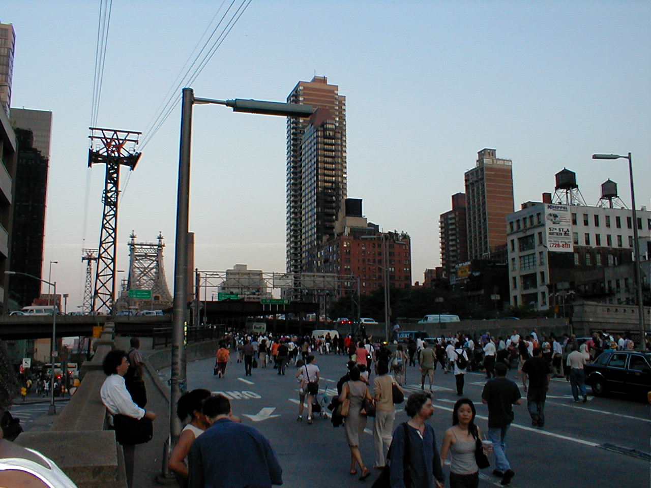 Pedestrians walking across the Queensboro Bridge during the 2003 Northeast blackout